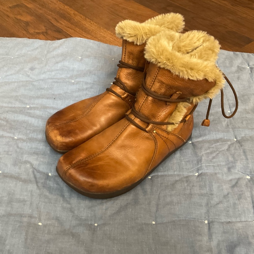 Earth Kalso leather booties. Size 11
